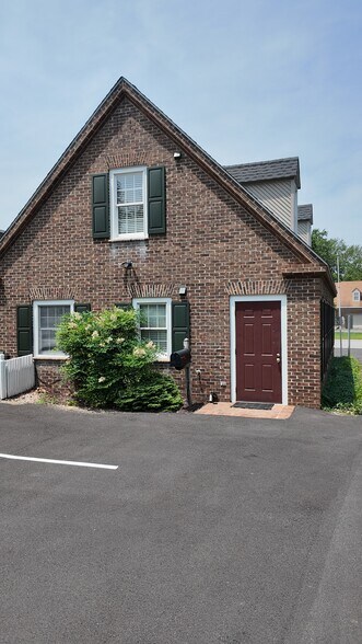 102 Pelham Dr, Waynesboro, VA à louer - Photo de l’immeuble – Image 3 sur 44
