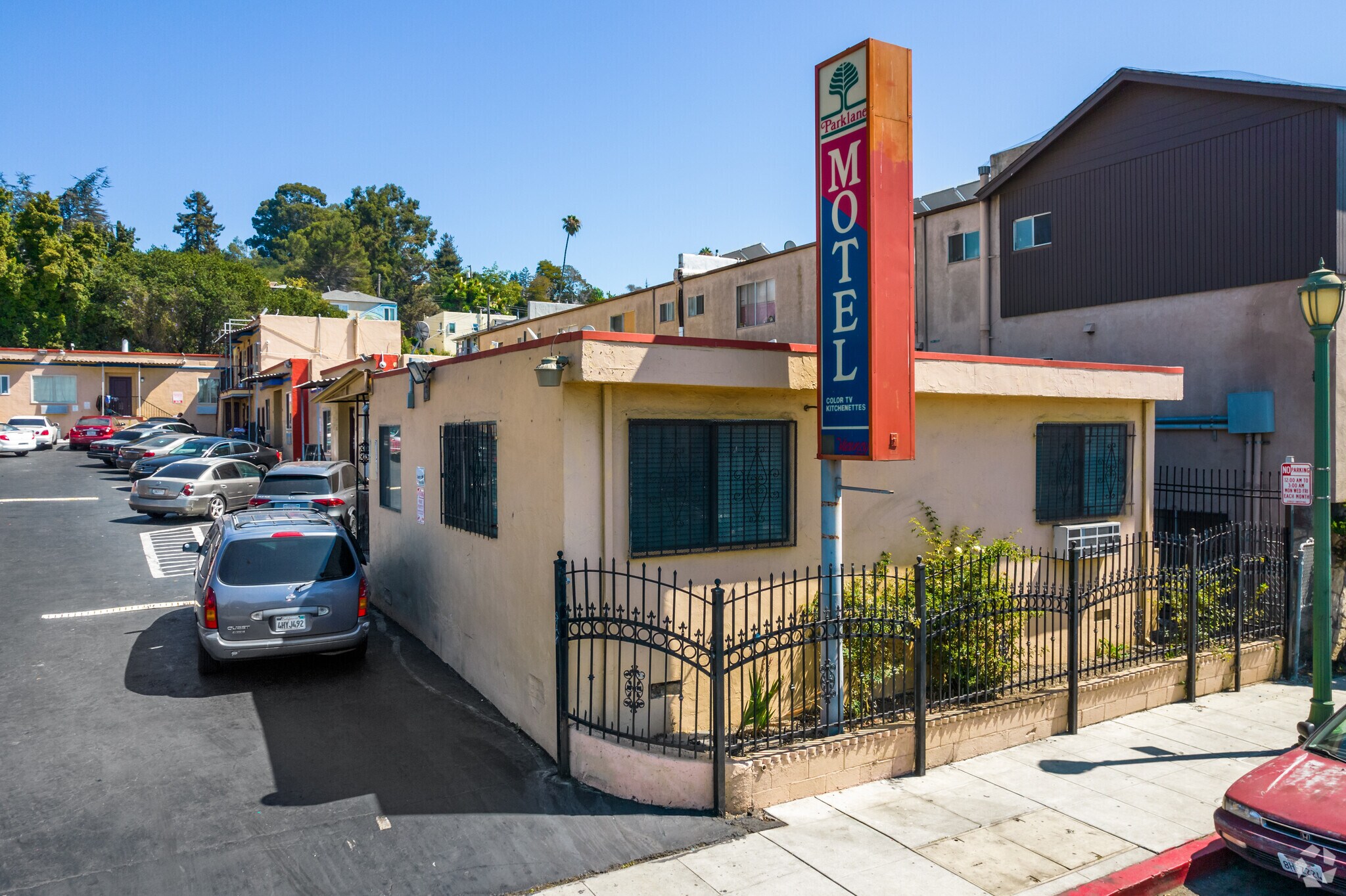 8100 MacArthur Blvd, Oakland, CA à vendre Photo de l’immeuble– Image 1 sur 30