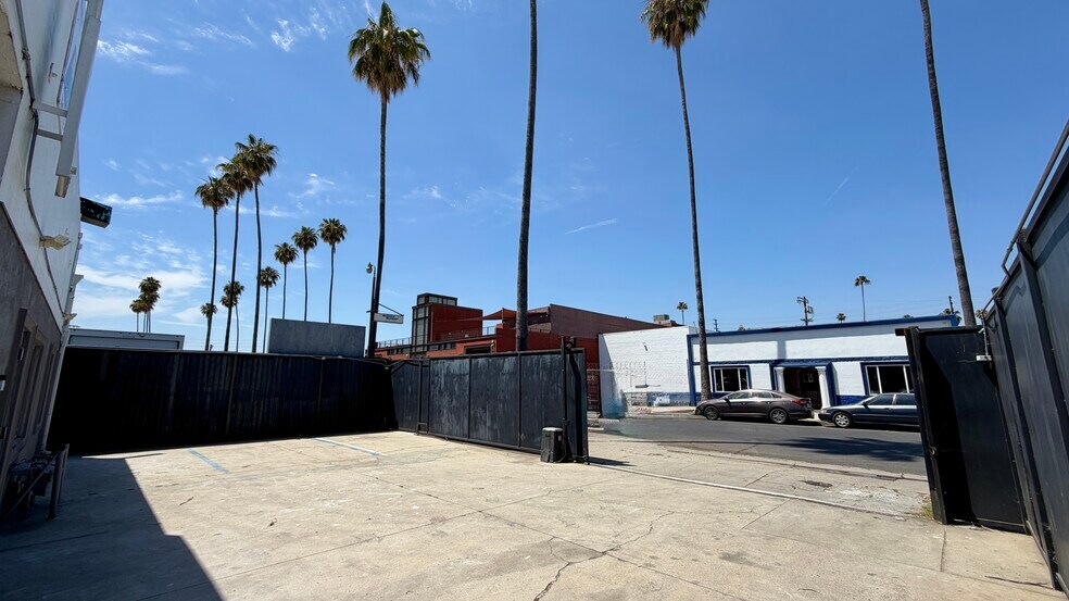 14768 Calvert St, Van Nuys, CA à vendre - Photo de l’immeuble – Image 2 sur 17