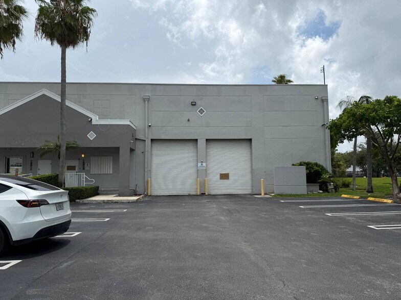 10850 NW 27th St, Doral, FL à vendre - Photo de l’immeuble – Image 1 sur 23