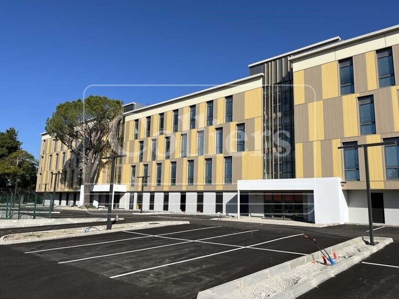 Bureau dans Aix-en-Provence à vendre - Photo de l’immeuble – Image 1 sur 11