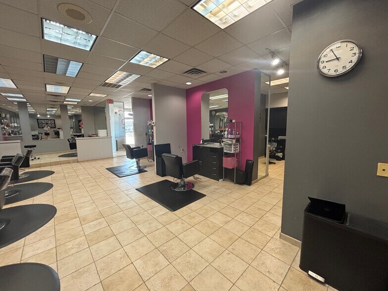 1714-1720 Manhattan Dr, Waukesha, WI à louer - Photo de l’immeuble – Image 3 sur 16