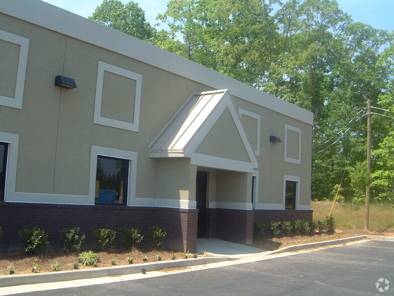 3768 Peachtree Crest Dr, Duluth, GA à louer - Photo de l’immeuble – Image 2 sur 7