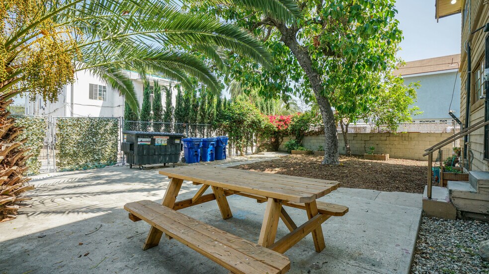 2617 Jeffries Ave, Los Angeles, CA à vendre - Photo de l’immeuble – Image 3 sur 39