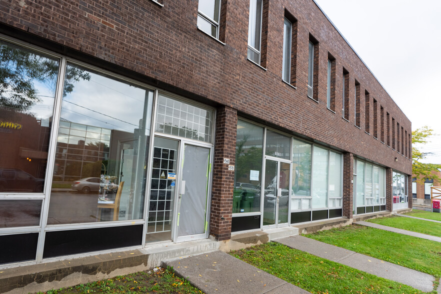 1550-1590 Rue Chabanel O, Montréal, QC à louer - Photo de l’immeuble – Image 3 sur 5