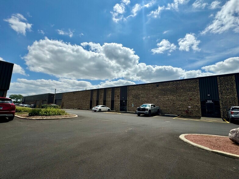 935-945 Sivert Dr, Wood Dale, IL à louer - Photo de l’immeuble – Image 2 sur 6