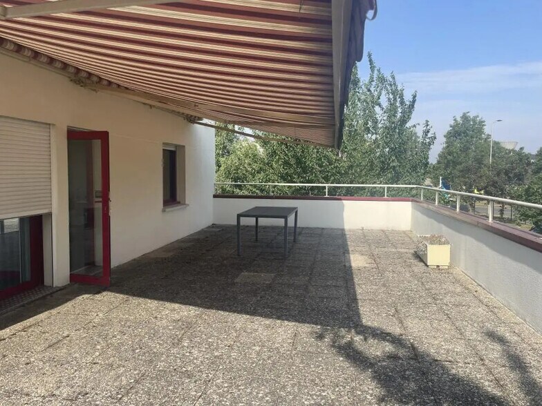 Bureau dans Évreux à louer - Photo de l’immeuble – Image 3 sur 12