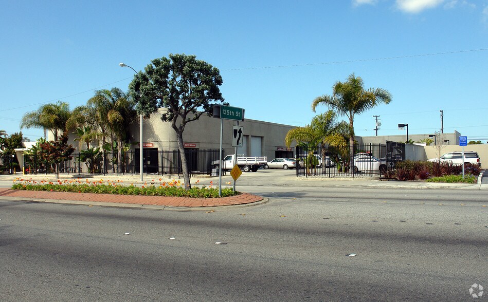 13429 Western Ave, Gardena, CA à louer - Photo principale – Image 2 sur 5