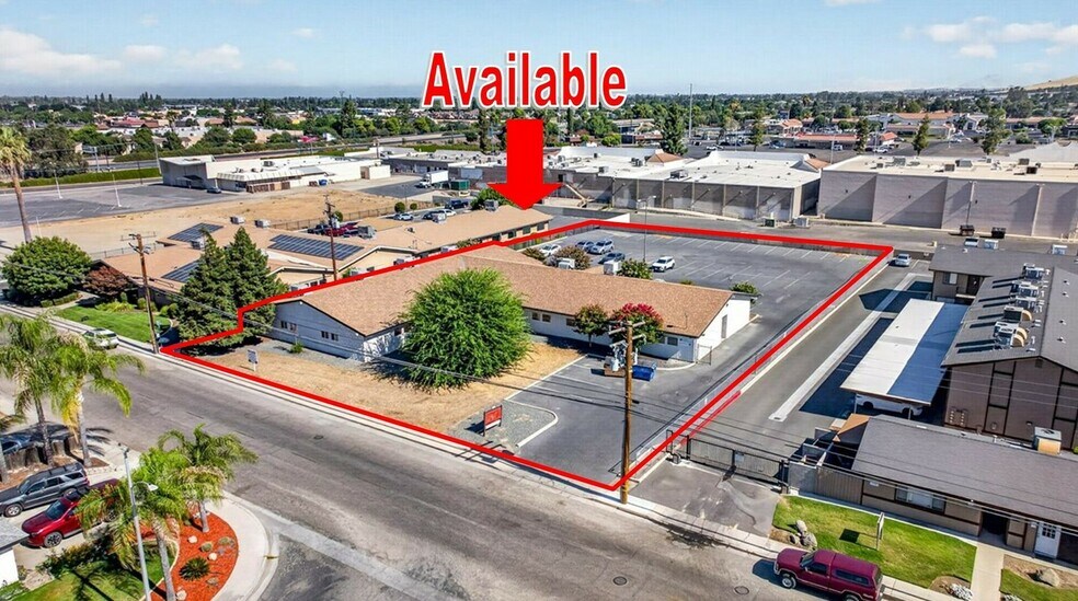 876 W Grand Ave, Porterville, CA à louer - Photo de l’immeuble – Image 2 sur 23