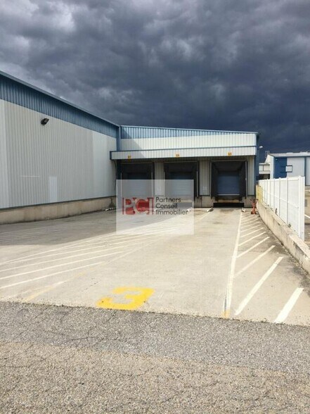 Industriel/Logistique dans Tarascon à louer - Photo de l’immeuble – Image 2 sur 3