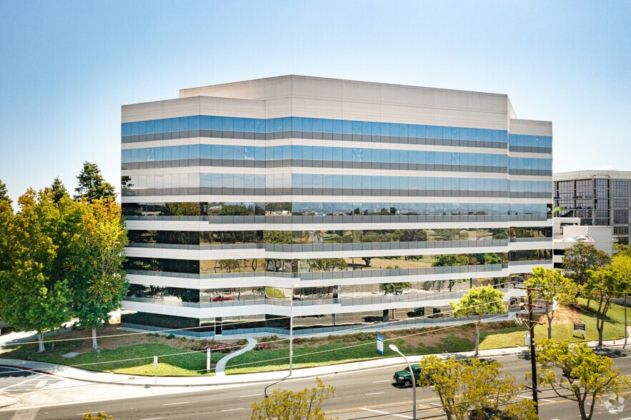 400 Corporate Pointe, Culver City, CA à louer - Photo de l’immeuble – Image 3 sur 22