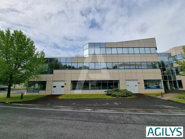 Local d’activités dans Les Ulis à louer - Photo de l’immeuble – Image 3 sur 7