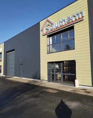 Plus de détails pour Local d'activités à louer