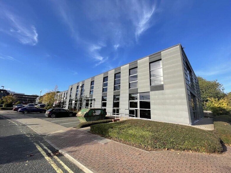 Cranmore Dr, Solihull à louer - Photo de l’immeuble – Image 2 sur 24