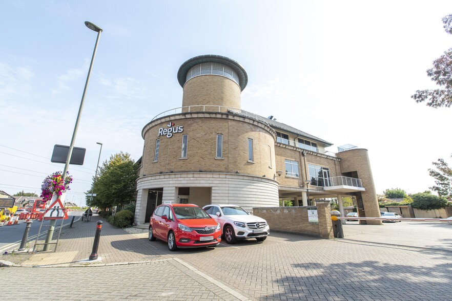 London Rd, Staines à louer - Photo de l’immeuble – Image 1 sur 1