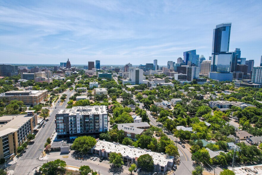 812 11th St W, Austin, TX à vendre - Photo de l’immeuble – Image 2 sur 9
