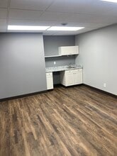 1328-1346 Wheaton Dr, Troy, MI à louer Photo intérieure– Image 2 sur 8