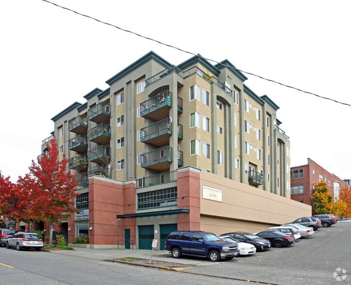 422 1st Ave W, Seattle, WA à louer - Photo de l’immeuble – Image 1 sur 3