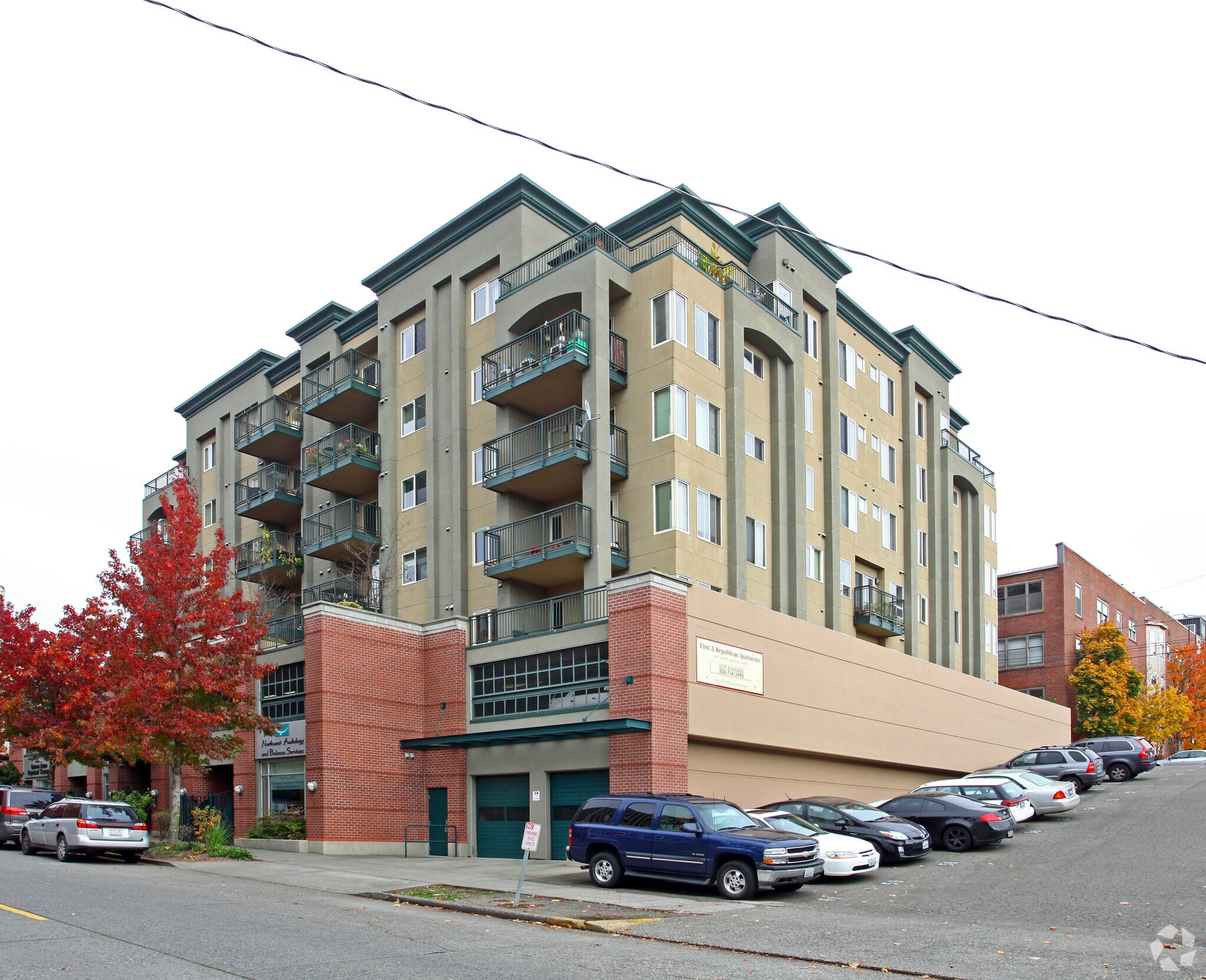 422 1st Ave W, Seattle, WA à louer Photo de l’immeuble– Image 1 sur 4