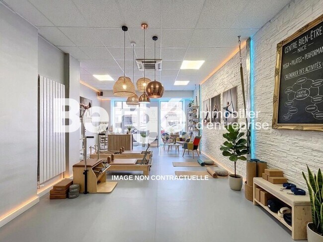Plus de détails pour Local commercial à vendre