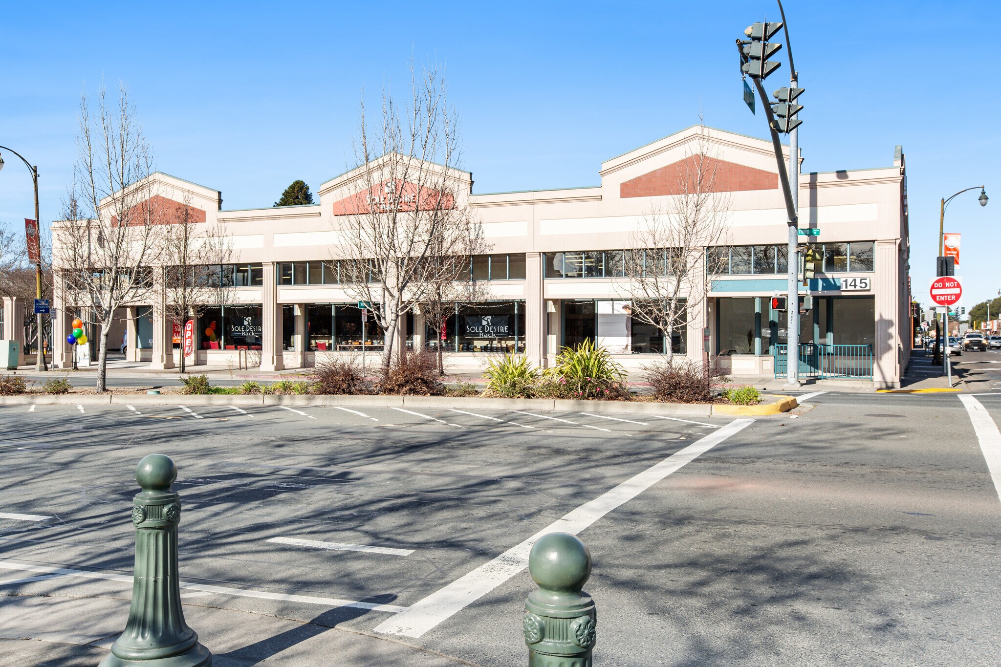 145 3rd St, Santa Rosa, CA à vendre Photo principale– Image 1 sur 13