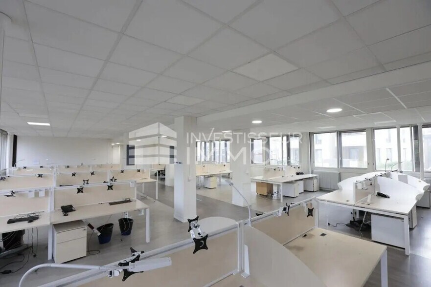 Bureau dans Boissy-Saint-Léger à louer - Photo de l’immeuble – Image 2 sur 7