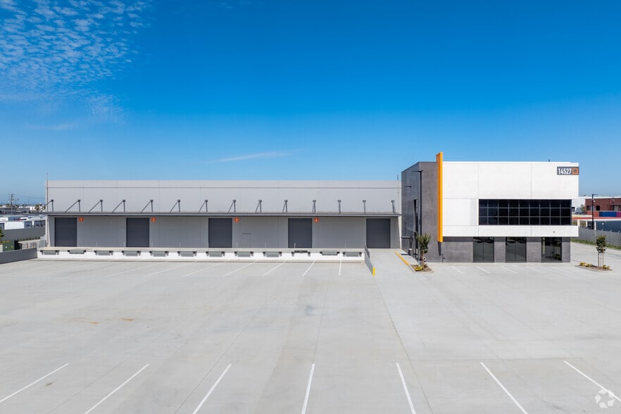 14527 S San Pedro St, Gardena, CA à louer - Photo de l’immeuble – Image 3 sur 7