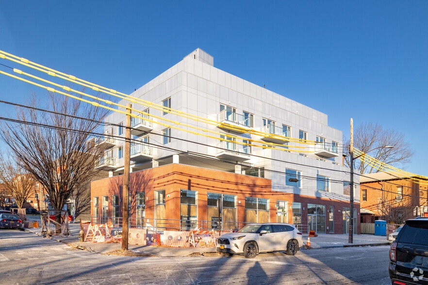 150-23 Barclay Ave, Flushing, NY à louer - Photo de l’immeuble – Image 1 sur 14