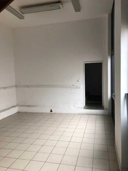 Local d'activités dans Elbeuf à vendre - Photo intérieure – Image 2 sur 4