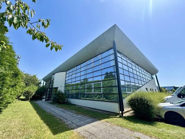 Bureau dans Mont-Saint-Aignan à louer - Photo de l’immeuble – Image 1 sur 10