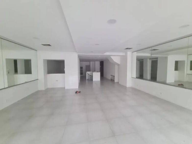 Local commercial dans Saint-Étienne à louer - Photo intérieure – Image 3 sur 8