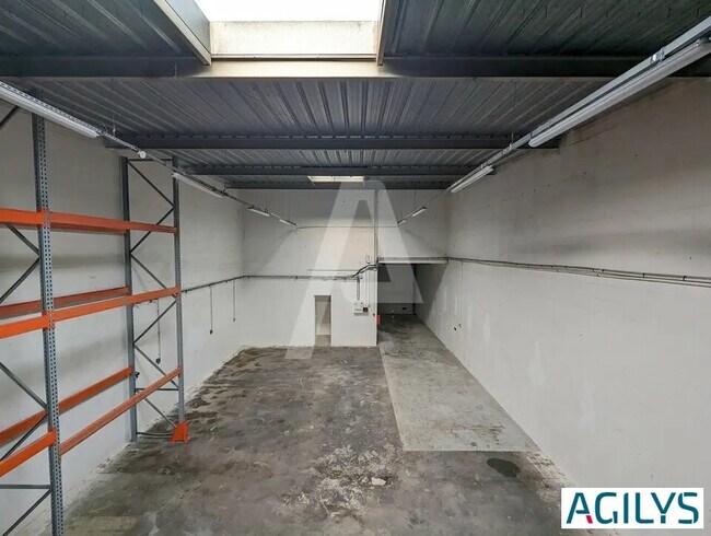 Plus de détails pour Local d'activités à louer