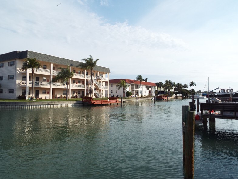 197 116th Ave, Treasure Island, FL à vendre - Photo de l’immeuble – Image 3 sur 35