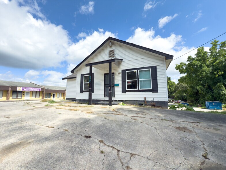605 Roberts Dr, Riverdale, GA à vendre - Photo de l’immeuble – Image 1 sur 18