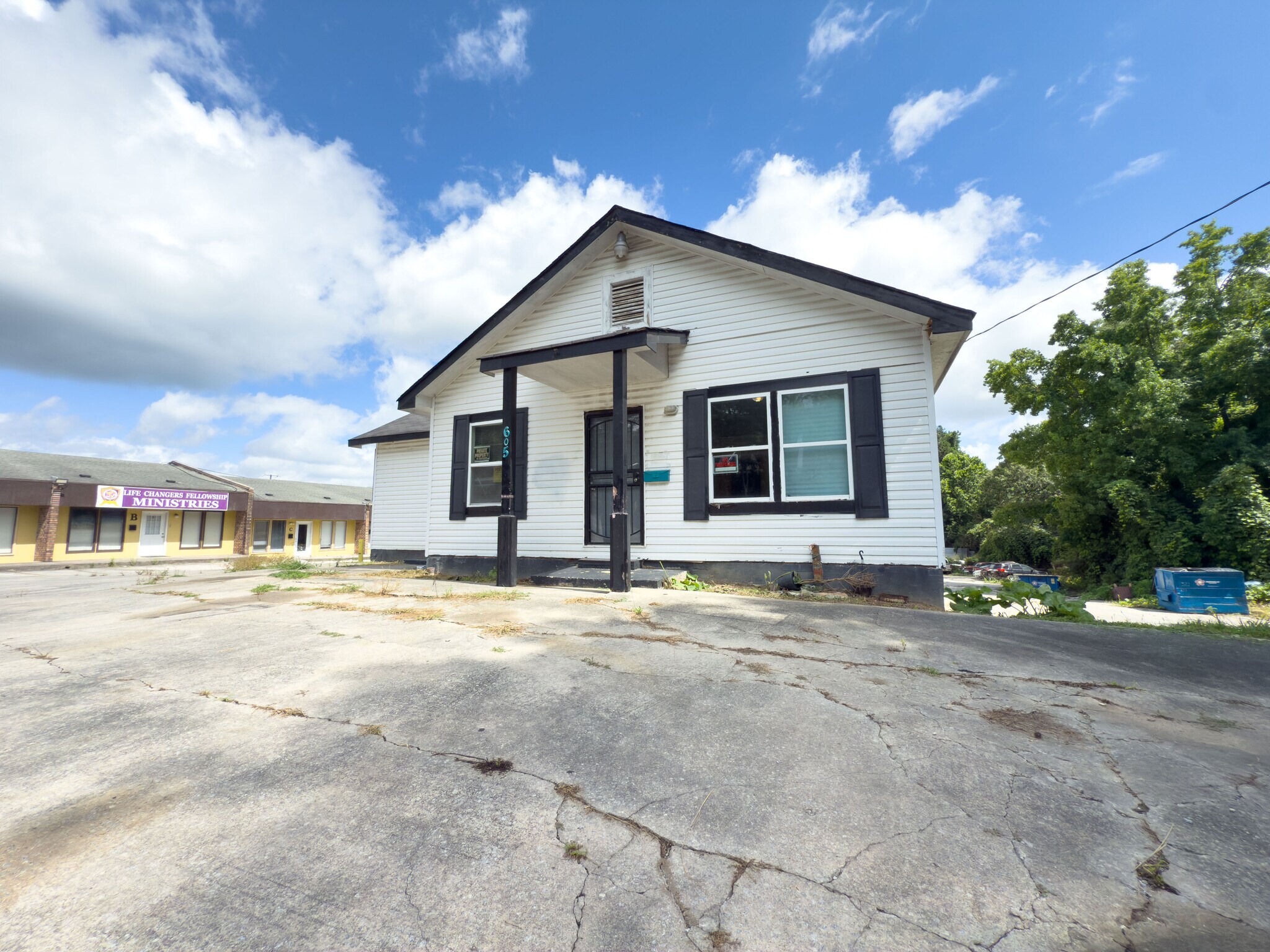 605 Roberts Dr, Riverdale, GA à vendre Photo principale– Image 1 sur 19