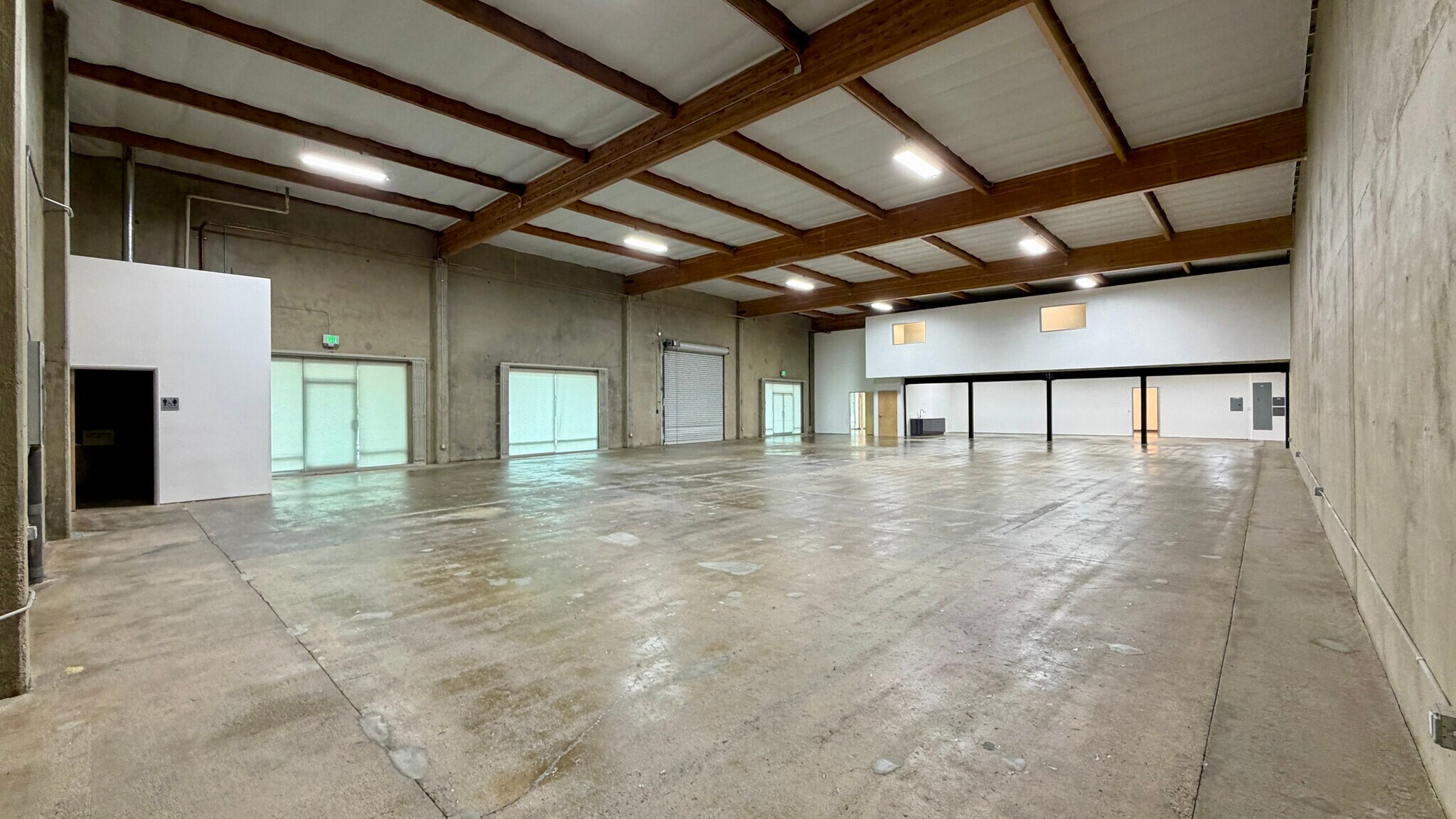 18320-18330 Oxnard St, Tarzana, CA à louer Photo de l’immeuble– Image 1 sur 32