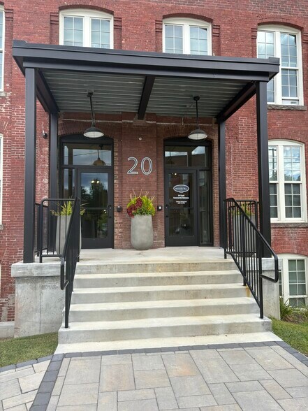 20 Canal St, Franklin, NH à louer - Photo de l’immeuble – Image 2 sur 8