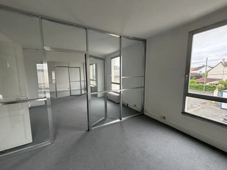 Bureau dans Houilles à louer - Photo de l’immeuble – Image 3 sur 9