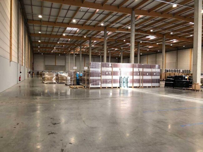 Plus de détails pour Industriel/Logistique à louer