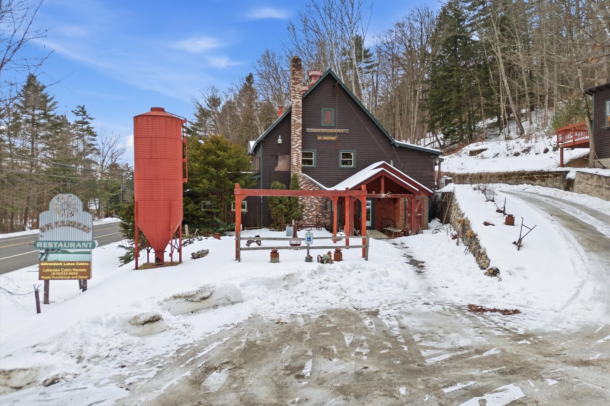 581 US Route 9, Schroon Lake, NY à vendre Photo principale– Image 1 sur 55