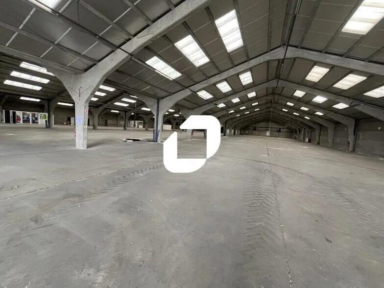 Bureau dans Avion à louer - Photo de l’immeuble – Image 1 sur 15