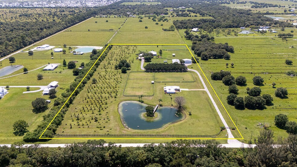 2301 58th Ave SW, Vero Beach, FL à vendre - Photo de l’immeuble – Image 1 sur 85