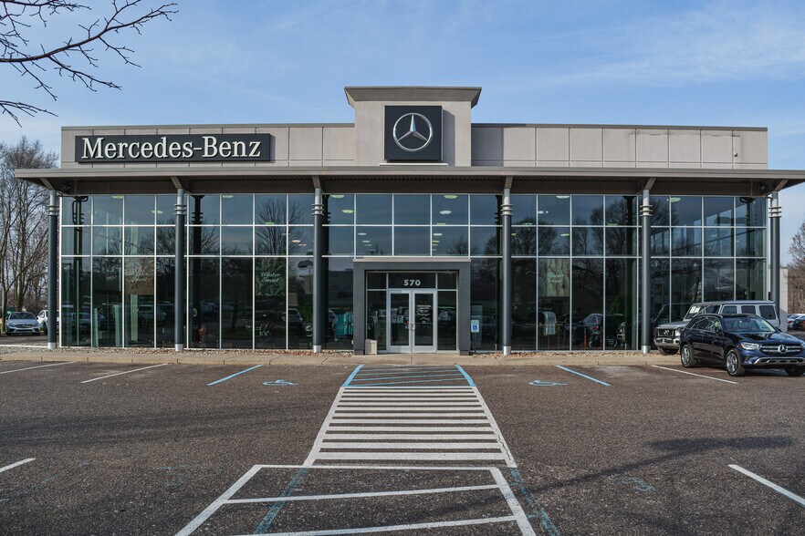 570 Auto Mall Dr, Ann Arbor, MI à vendre - Photo de l’immeuble – Image 2 sur 3