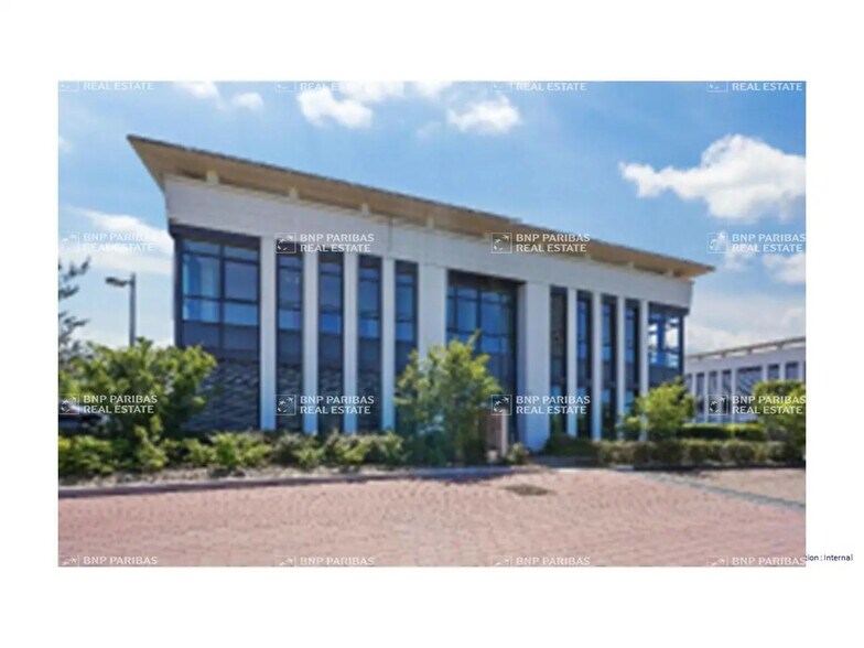 3 Boulevard Jean Moulin, Élancourt à louer - Photo de l’immeuble – Image 2 sur 78