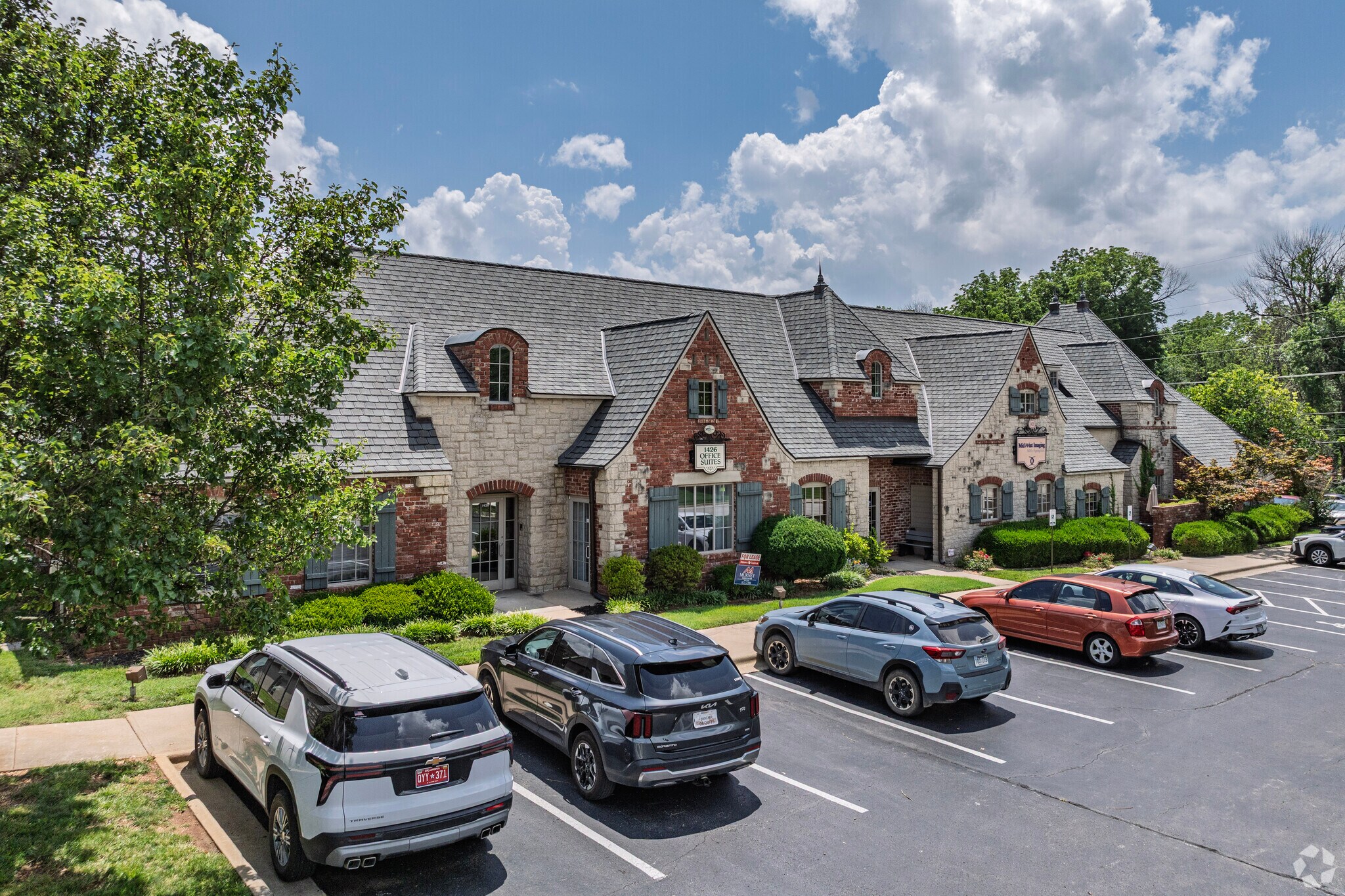 1420-1426 E Bradford Pky, Springfield, MO à louer Photo principale– Image 1 sur 43