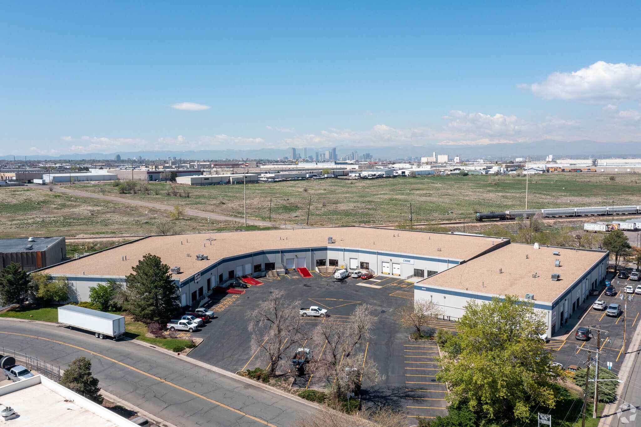 6000 E 49th Dr, Commerce City, CO à louer Photo principale– Image 1 sur 7