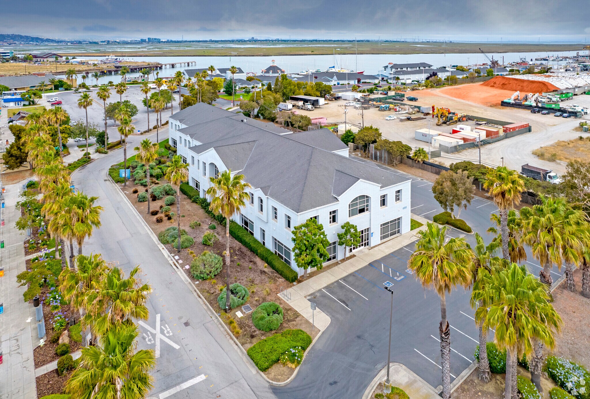 400 Seaport Ct, Redwood City, CA à louer Photo principale– Image 1 sur 25