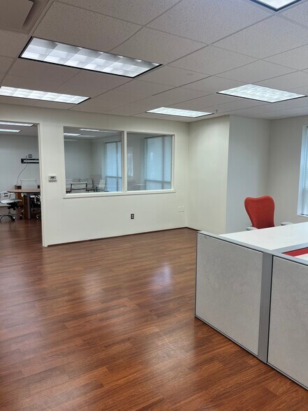 55 N Gilbert St, Tinton Falls, NJ à louer - Photo intérieure – Image 3 sur 10