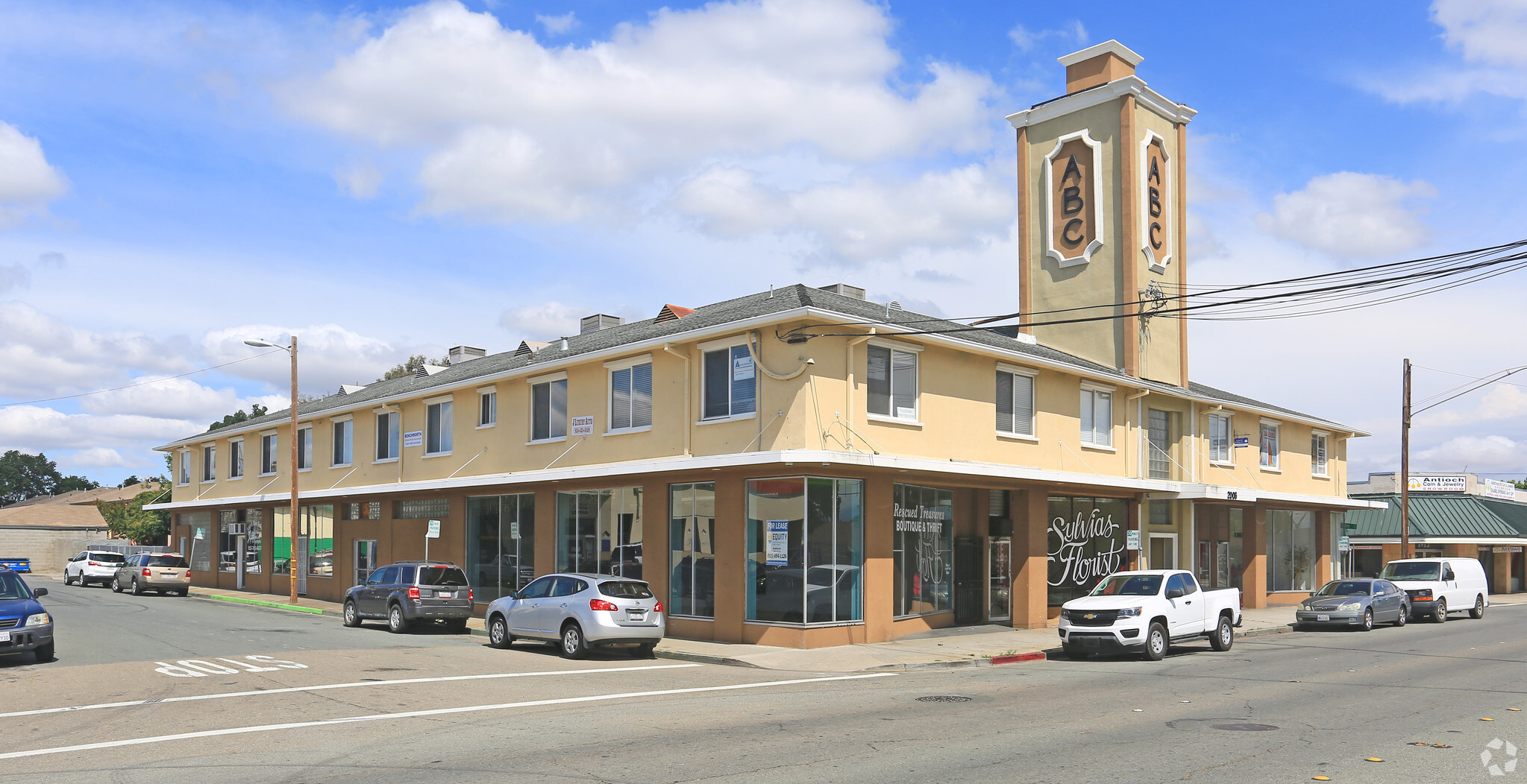 2000-2008 A St, Antioch, CA à louer Photo principale– Image 1 sur 17