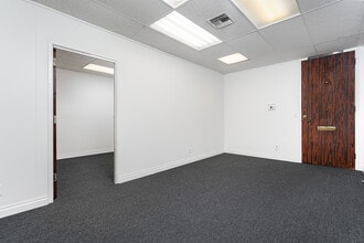 2130 Huntington Dr, South Pasadena, CA à louer Photo intérieure– Image 2 sur 4